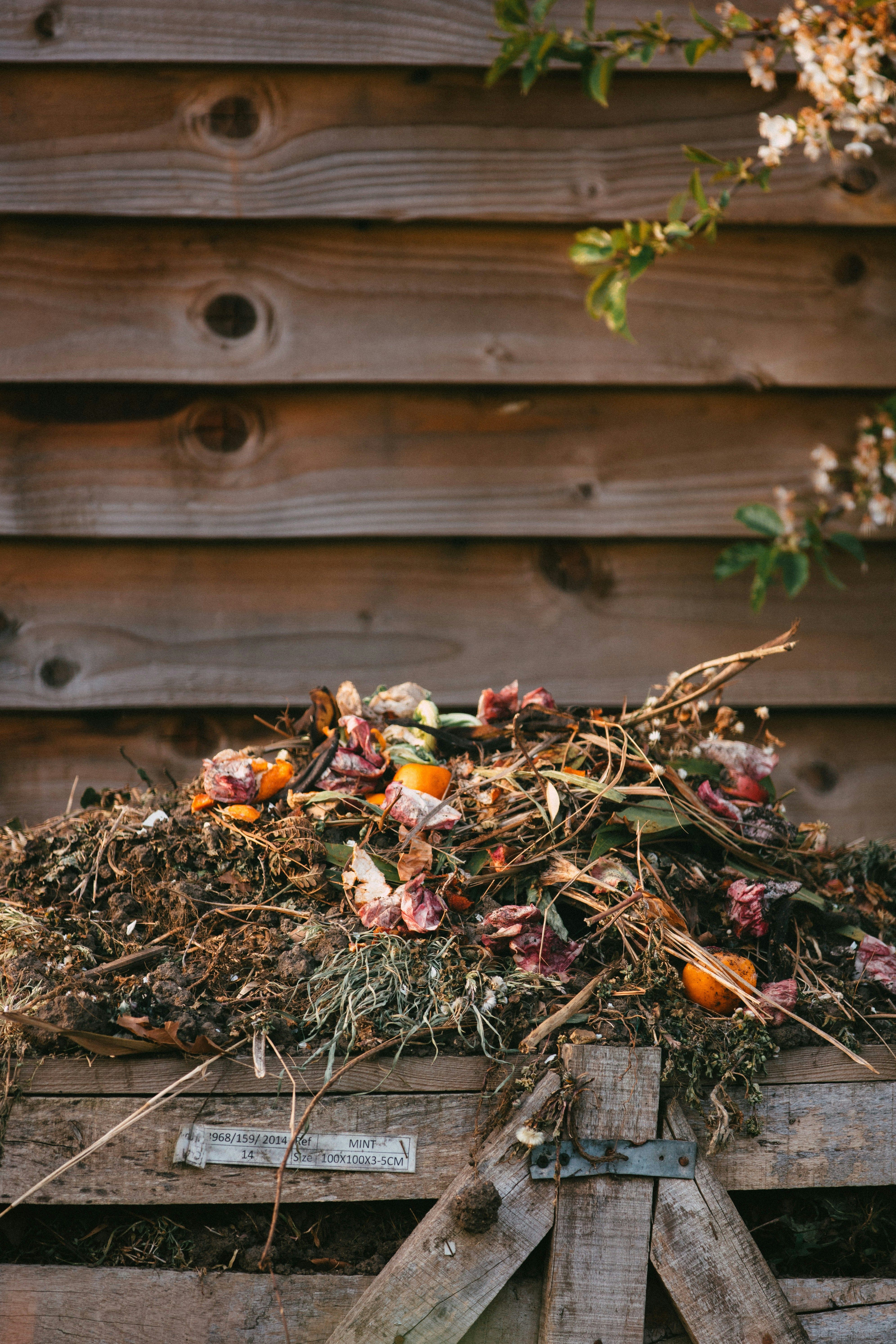 Compost Image illustrant un événement professionnel à l'Espace de l'Ouest Lyonnais, incluant des conférences, séminaires, et congrès. Les espaces modulables, tels que l'amphithéâtre et les salles de réunion, sont équipés de prestations complémentaires et de solutions techniques avancées, parfaits pour organiser divers évènements professionnels et assurer leur succès.
