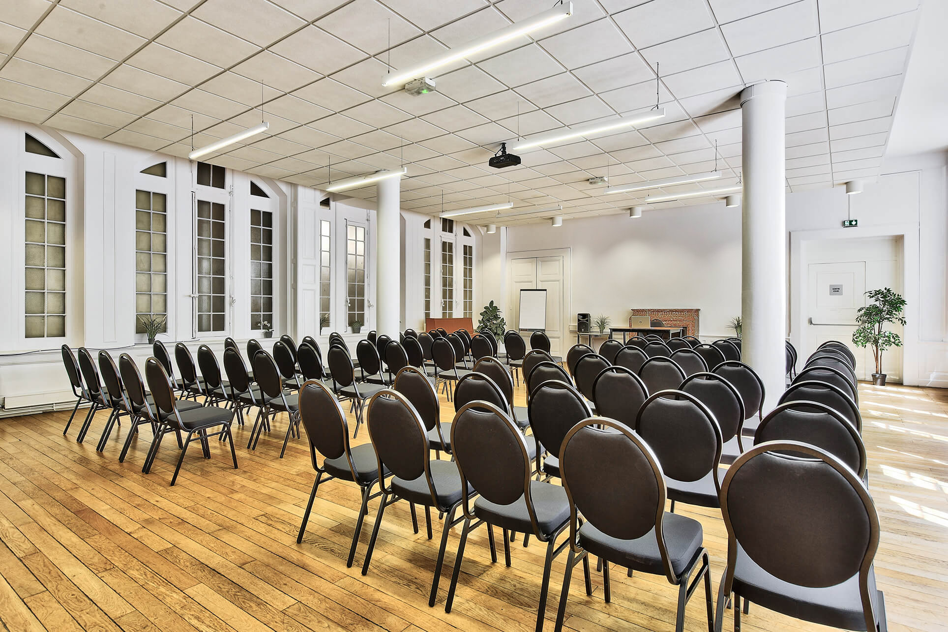 SALLE CONFERENCE Location d&rsquo;espaces &agrave; l&rsquo;Escale Lyonnaise &agrave; Lyon pour s&eacute;minaire, r&eacute;union, formation, &eacute;v&eacute;nementiel, conf&eacute;rence associations et professionnel.