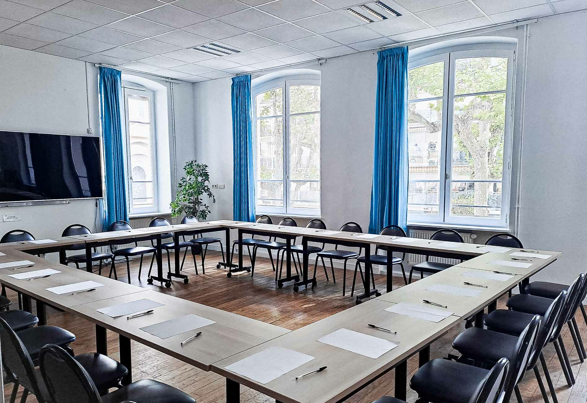 SALLE CONSEIL Location d&rsquo;espaces &agrave; l&rsquo;Escale Lyonnaise &agrave; Lyon pour s&eacute;minaire, r&eacute;union, formation, &eacute;v&eacute;nementiel, conf&eacute;rence associations et professionnel.